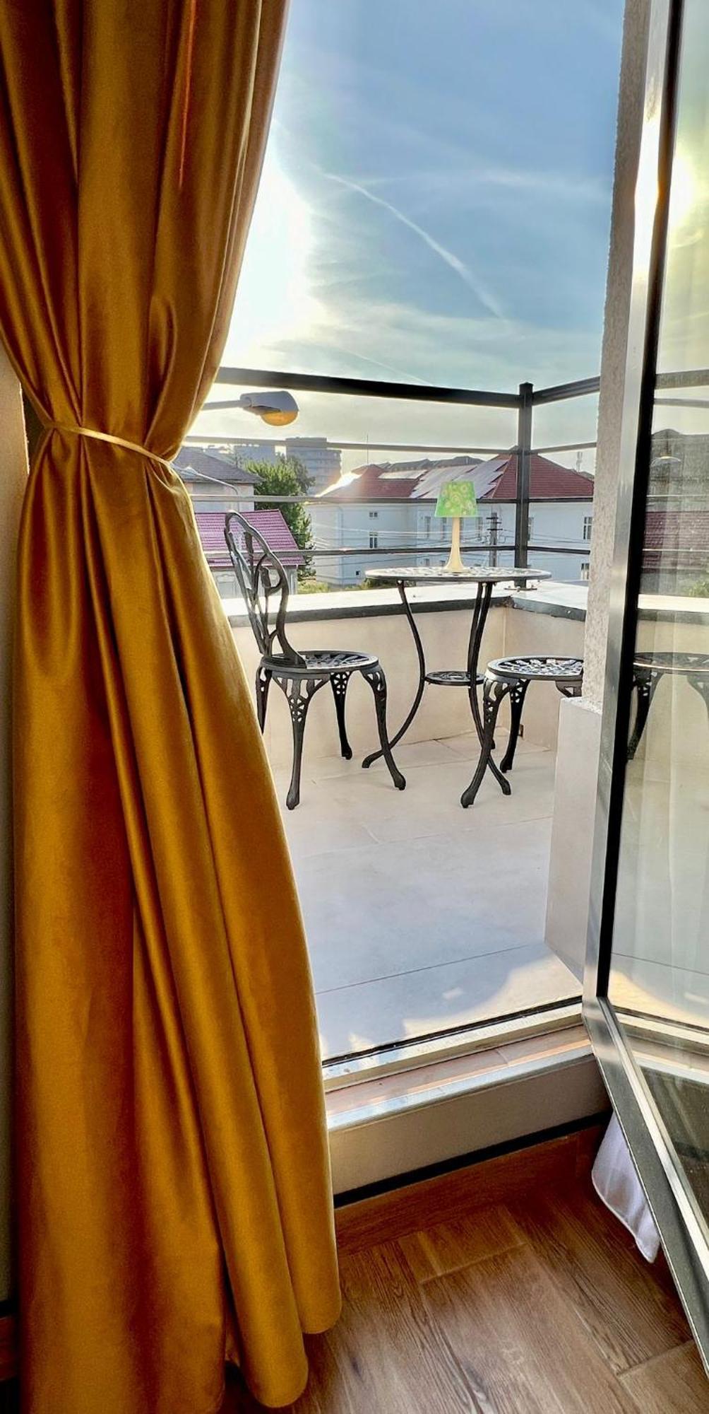 Hotel Fantazia Oradea - Self Check In & Out Exterior photo